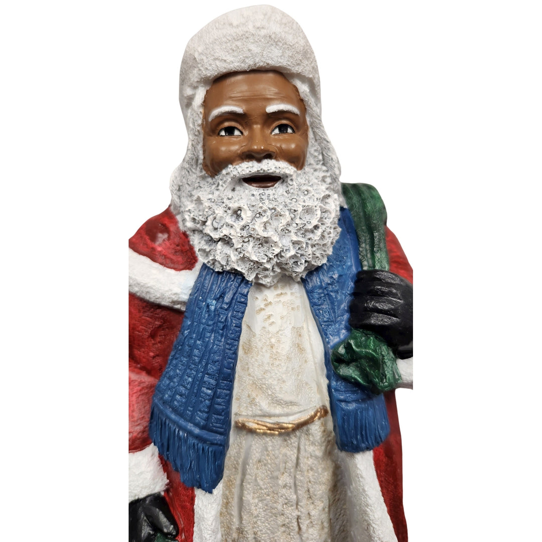 African American Santa Claus Holding Wreath Figurine (Detail)