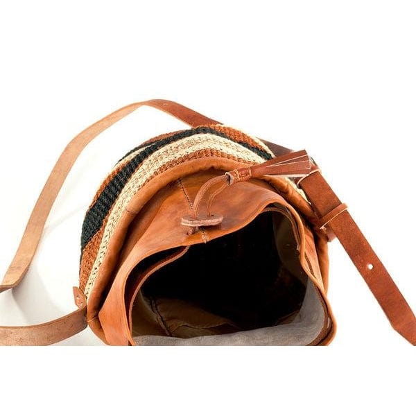 3 of 4: Neeris: Authentic Hand Woven Sisal and Leather Kenyan Kiondo (Interior)